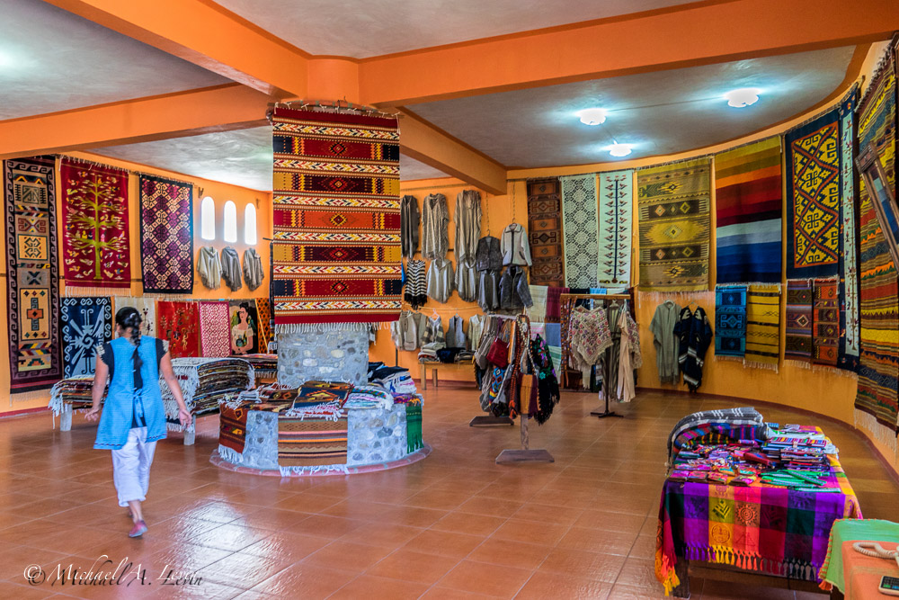 Teotitlåan Weavers  Showroom